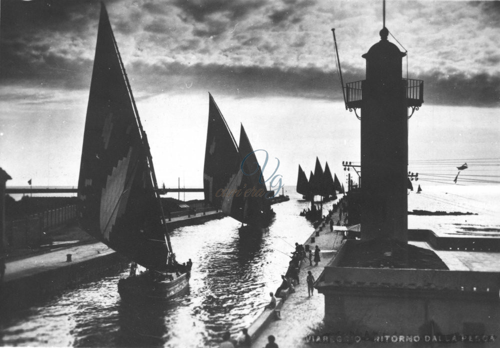 Di ritorno dalla pesca Viareggio Anno 1900