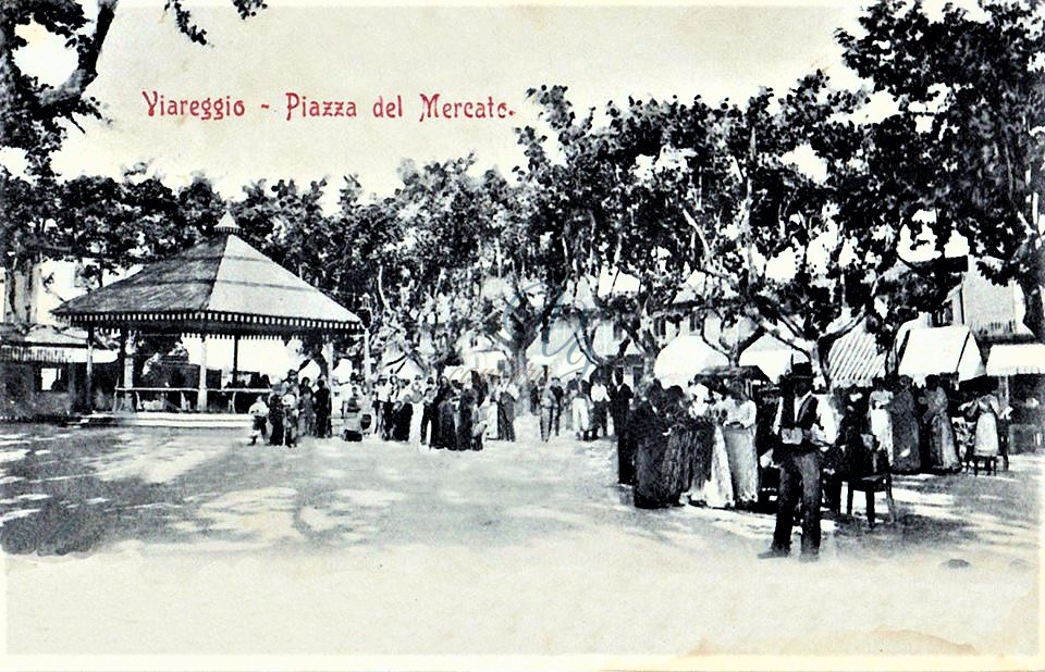 Piazza del Mercato Viareggio Anni '00