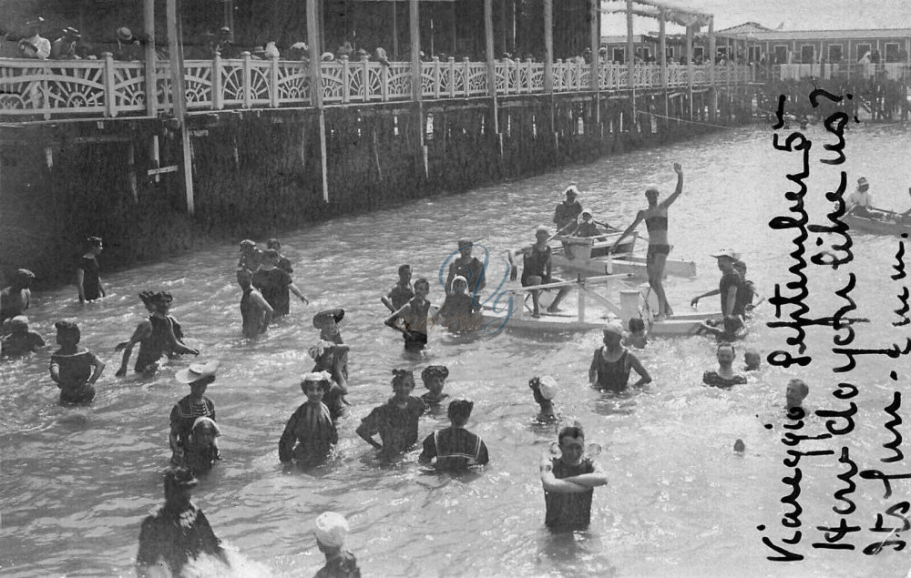 A fare il bagno Viareggio Anno 1907