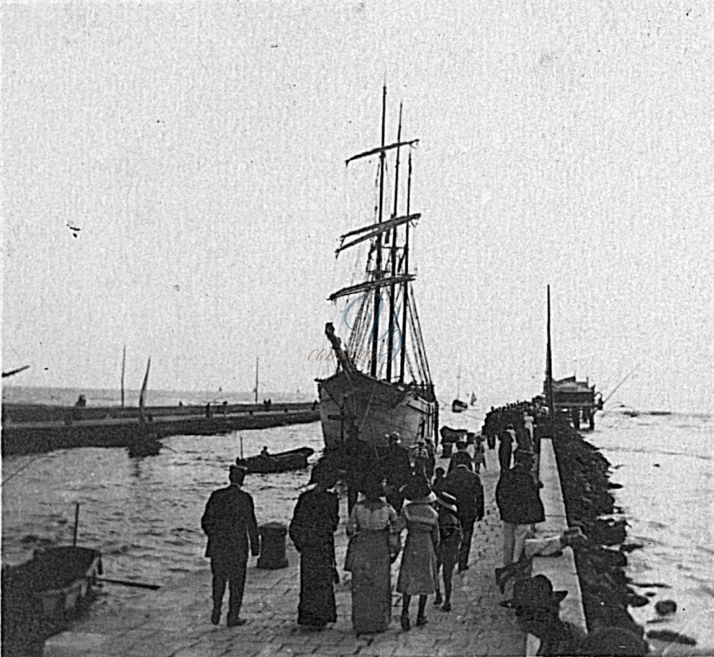 Due passi sul molo Viareggio Anni '10