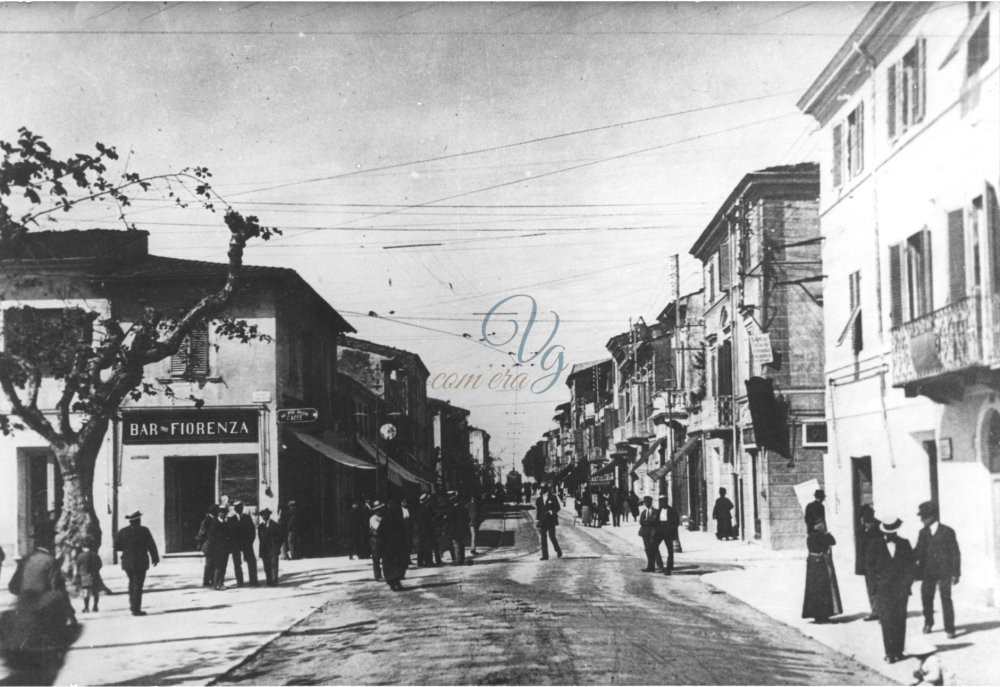 via Garbiladi ang. Battisti Viareggio Anni '10