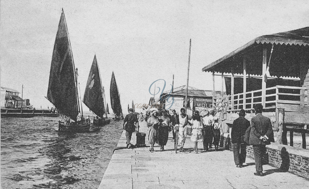 Lungo il Molo Viareggio Anno 1925