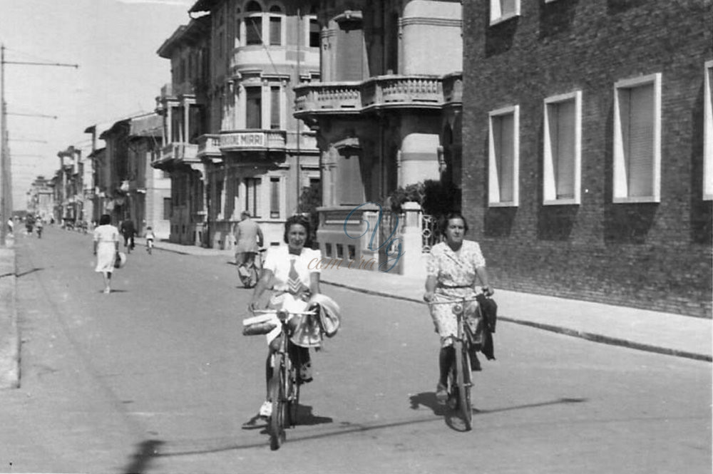 In bicicletta Viareggio Anni '30