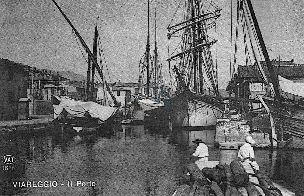 Velieri nel Burlamacca Viareggio Anni '30