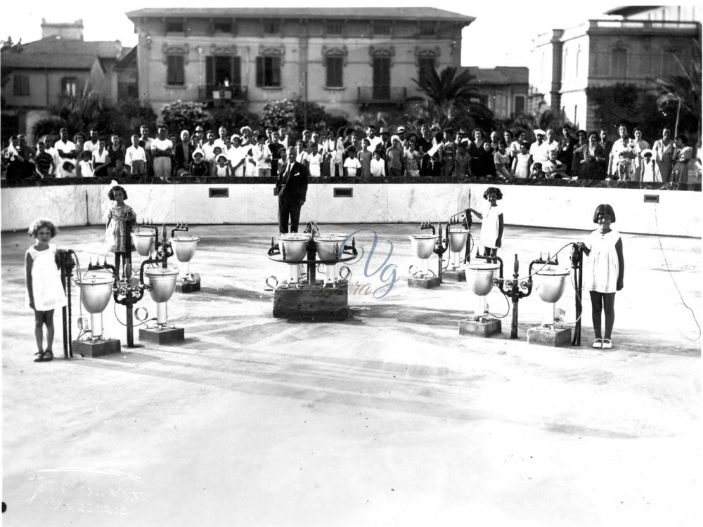 Inaugurazione fontana piazza Amedeo Viareggio Anno 1933