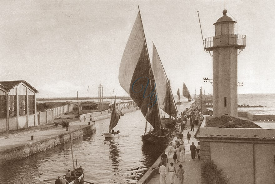 Lungomolo con Faro Viareggio Anno 1934