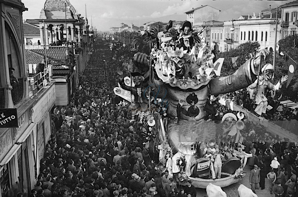 Torna Carnevale Viareggio Anno 1937