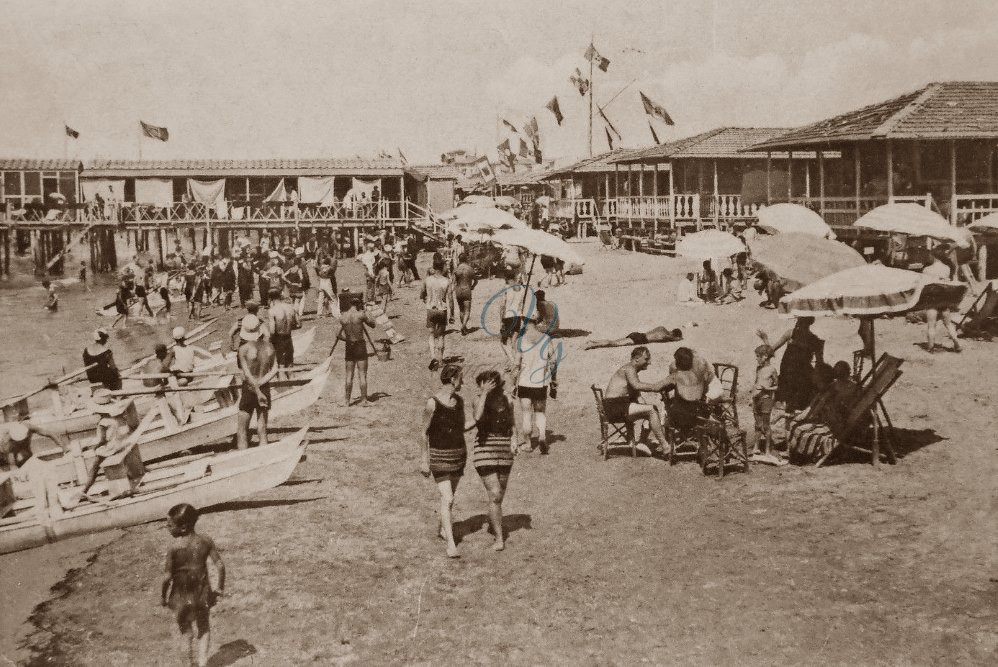 Bagni e bagnanti Viareggio Anno 1938