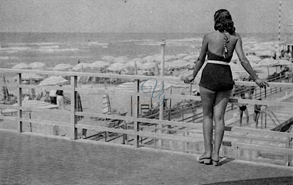 Rimirando il mare Viareggio Anno 1945
