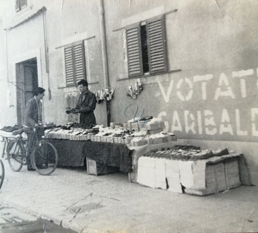 Banchetto al mercato Viareggio Anno 1948