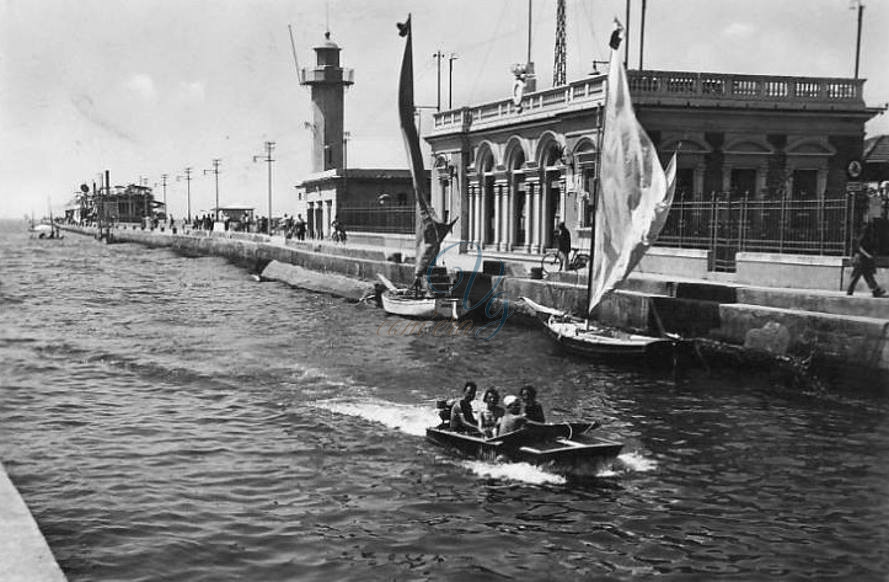 Lungomolo con Faro Viareggio Anni '50