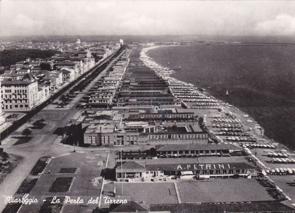 Panoramica spiaggia Viareggio Anni '50