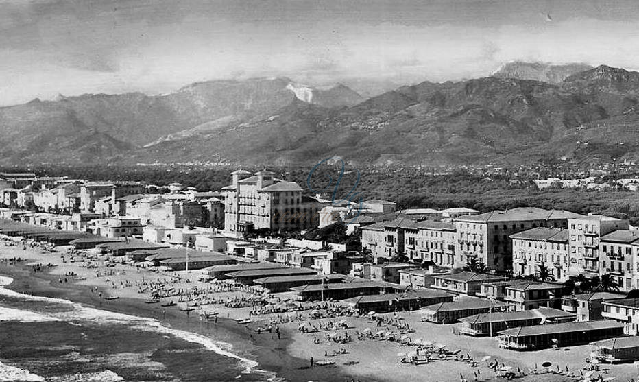 Panorama aereo spiaggia Viareggio Anno 1957