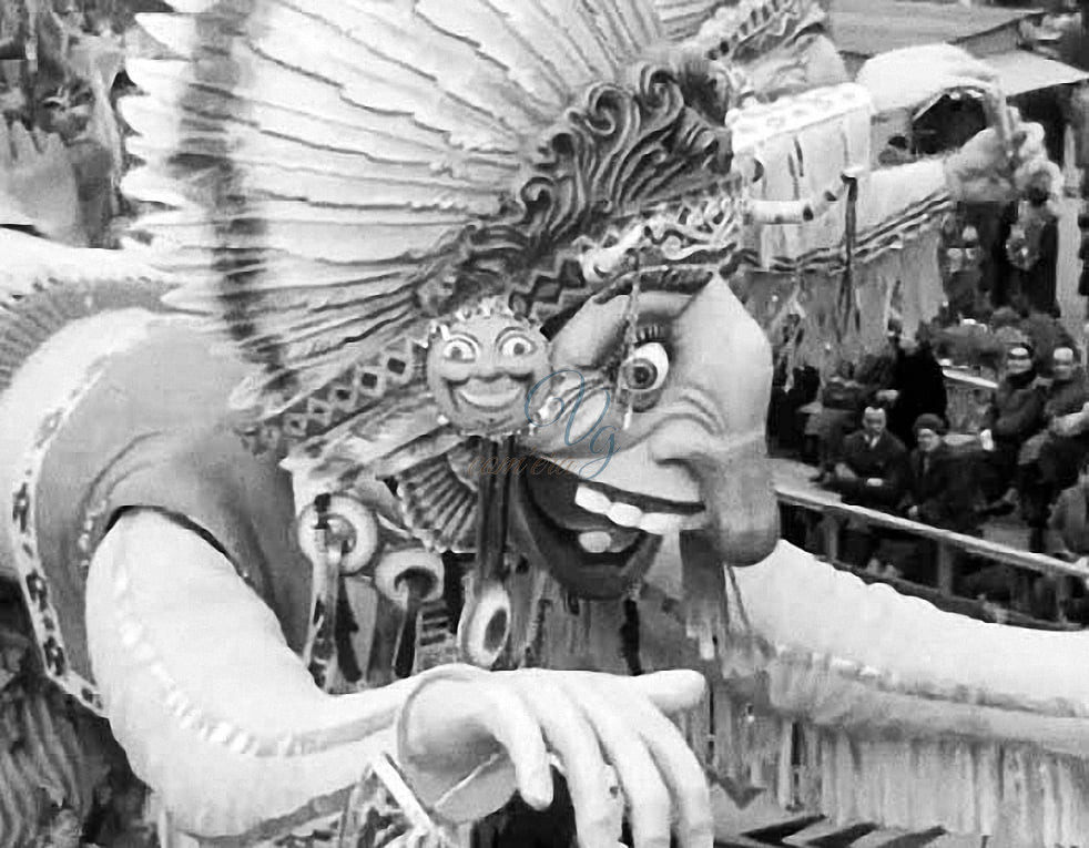 Toro seduto sul sentiero dell’allegria Viareggio Anno 1958