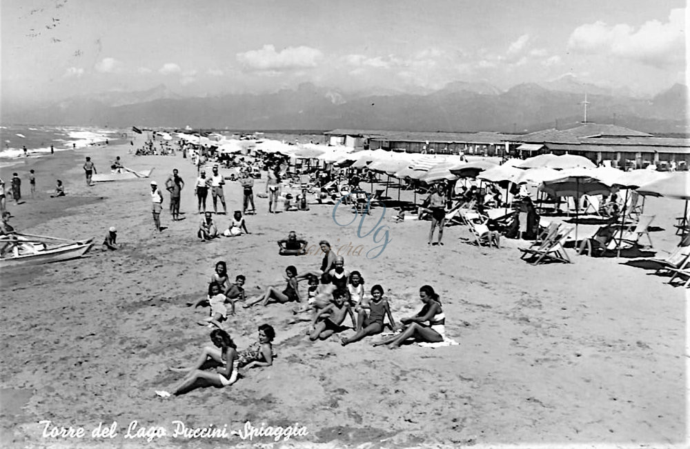 In spiaggia sulla Marina Viareggio Anno 1959