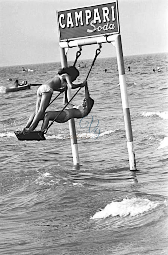 Altalena in mare Viareggio Anni '60