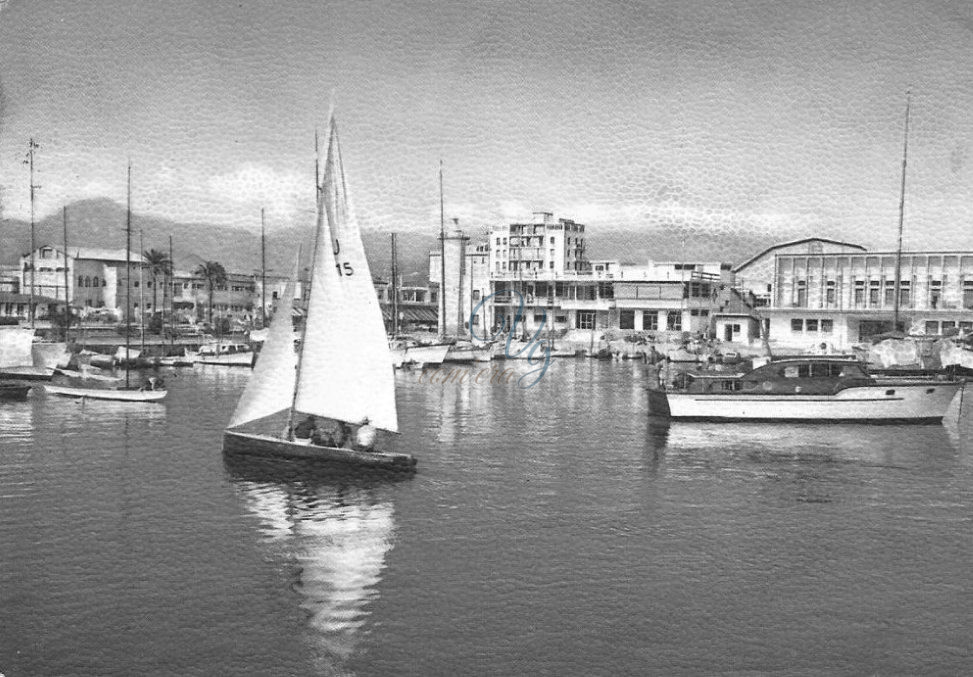 In barca nel porto Viareggio Anni '60