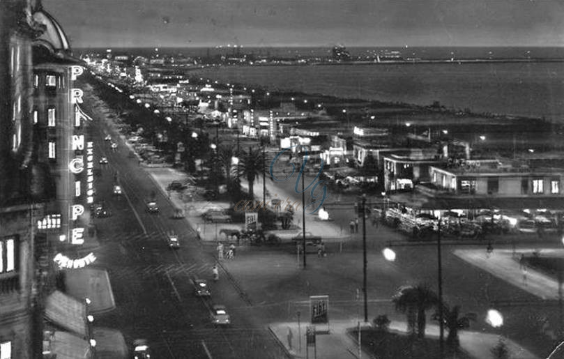 Viali a mare in notturna Viareggio Anno 1961