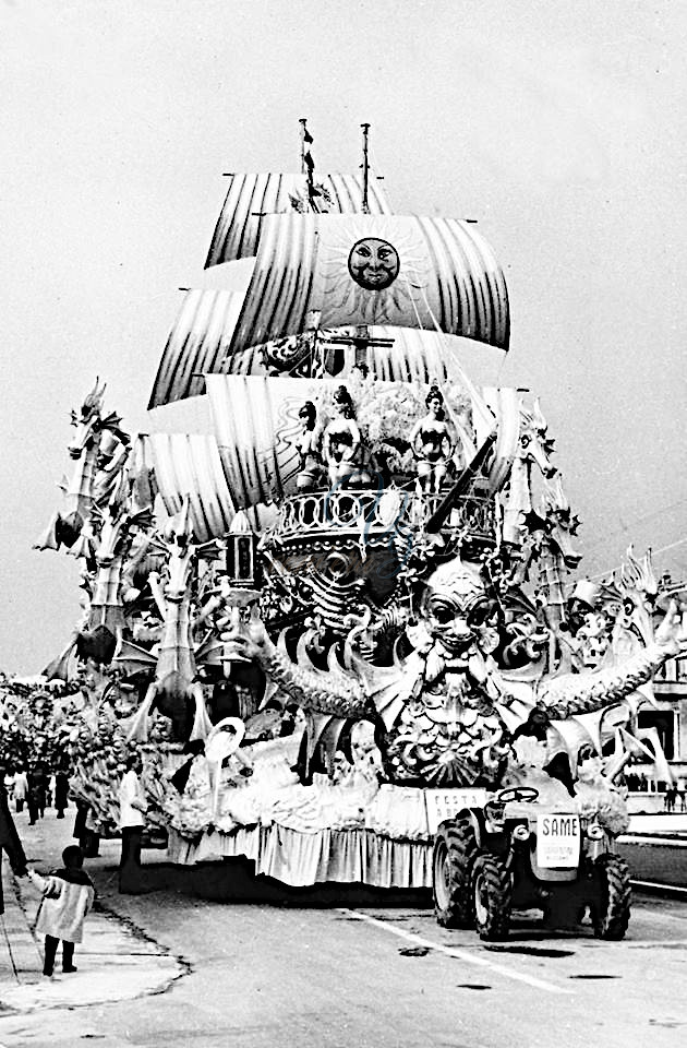 Festa a bordo Viareggio Anno 1962
