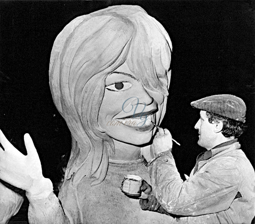 E le scimmie stanno a guardare Viareggio Anno 1963