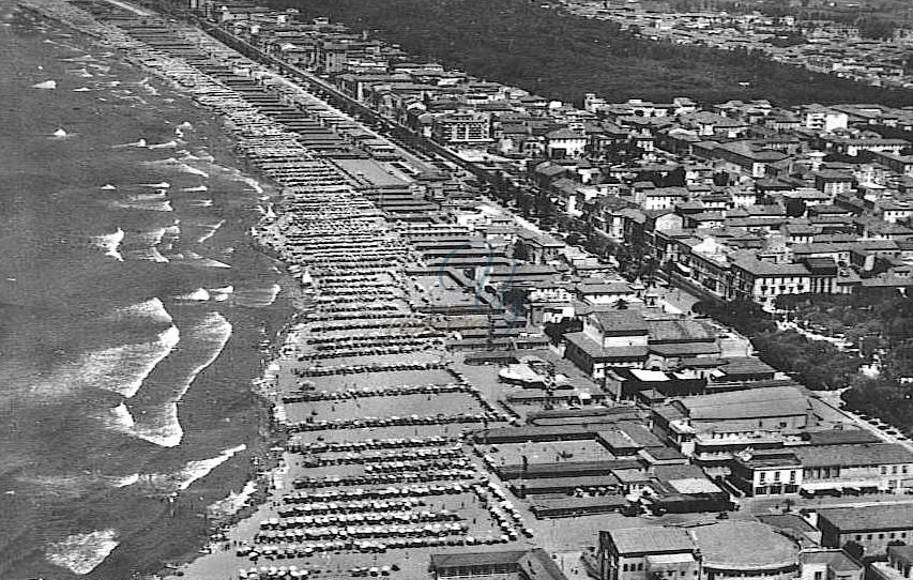 Panorama aereo spiaggia Viareggio Anno 1964