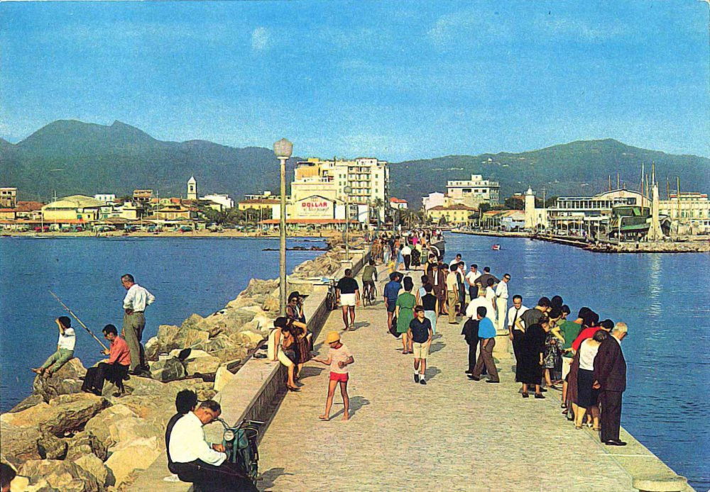 Passeggiando sul Molo Viareggio Anno 1967