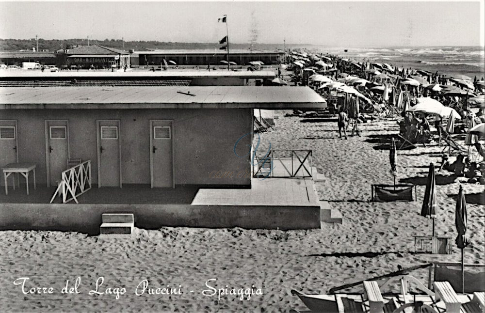 Spiaggia sulla Marina Viareggio Anno 1967