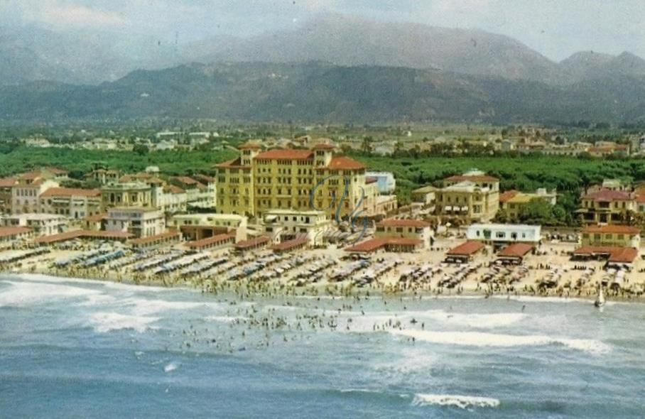 Panorama aereo spiaggia Viareggio Anni '70