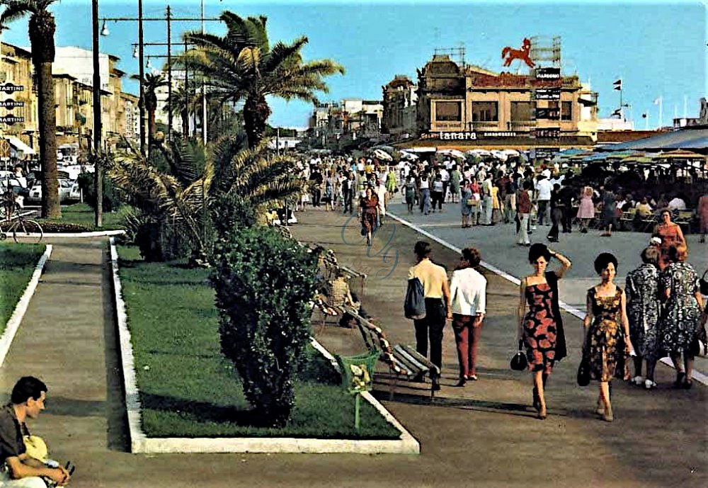 Piazza Mazzini Viareggio Anni '70