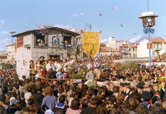 Carro d’apertura rievocativo Viareggio Anno 1972