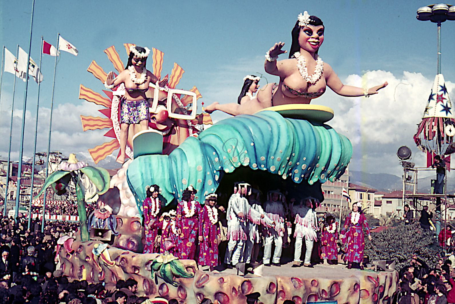 Sulla cresta dell&rsquo;onda Viareggio Anno 1977