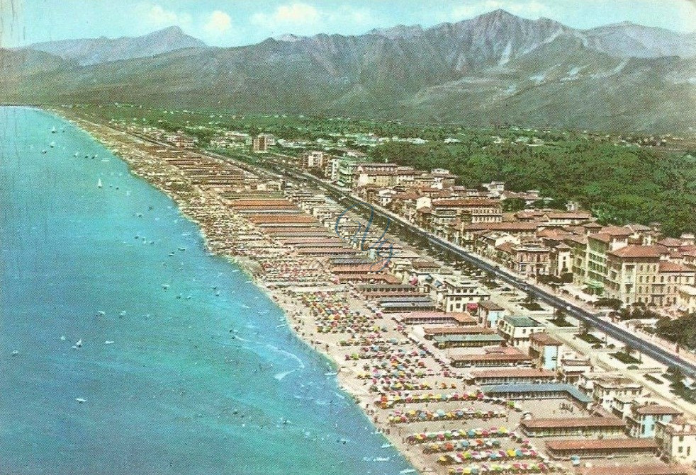 Panorama aereo spiaggia Viareggio Anni '80
