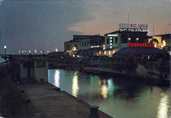 Passerella sul molo Viareggio Anni '80