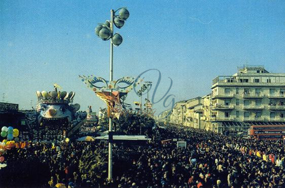 In attesa dello scoppio Viareggio Anno 1985