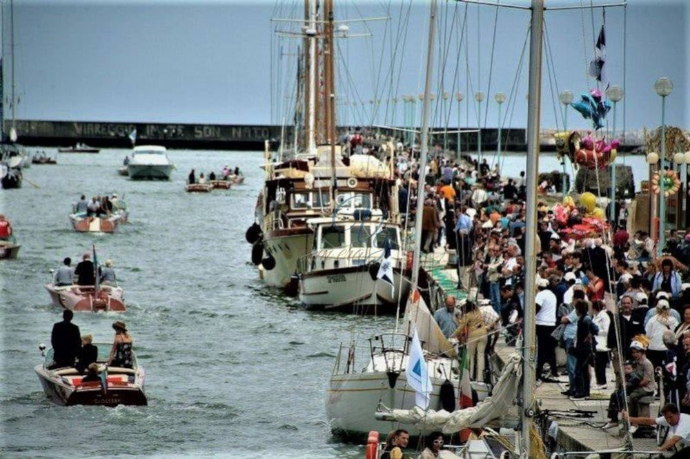 Molo affollato Viareggio Anni '90