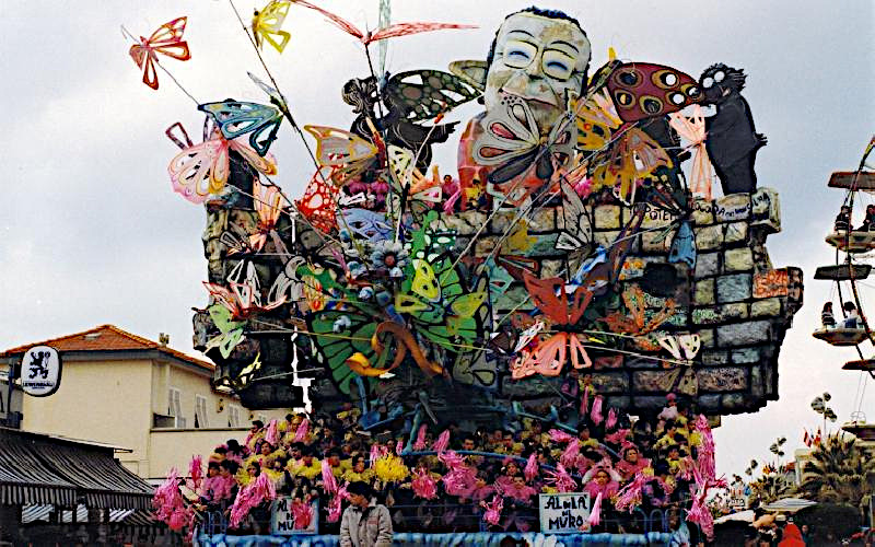 Aldil&agrave; del muro Viareggio Anno 1991