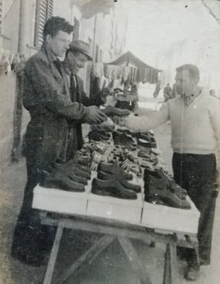 Banco delle scarpe - Anno 1949