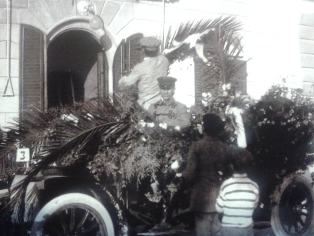 Automobile di sig. Lino Del Prete - Carri Fioriti - Carnevale di Viareggio 1911