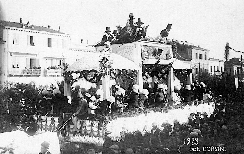 Tempi passati che non tornan più di Lelio Parducci - Carri grandi - Carnevale di Viareggio 1923