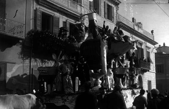 Dopo il premio di Giuseppe Venturini - Carri grandi - Carnevale di Viareggio 1926