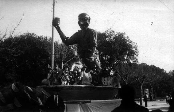 La moda che non cambia di Alighiero Cattani - Carri piccoli - Carnevale di Viareggio 1926