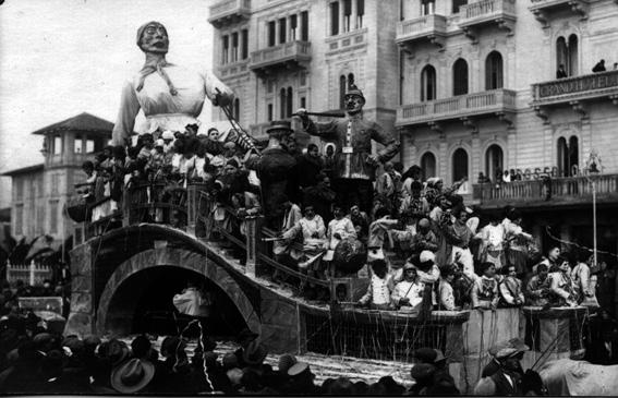 Incidenti mattutini di Soc. Nuovo Bar Marittimo - Carri grandi - Carnevale di Viareggio 1927