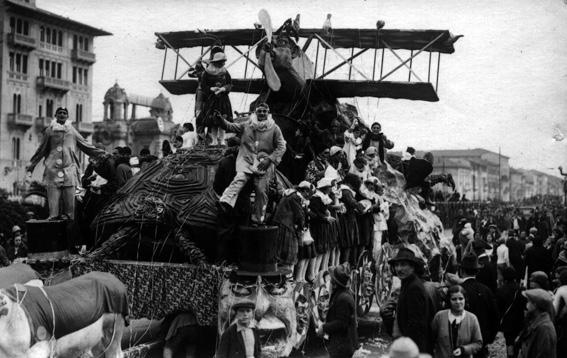 La fuga di Colombina di Guido Baroni - Carri grandi - Carnevale di Viareggio 1927