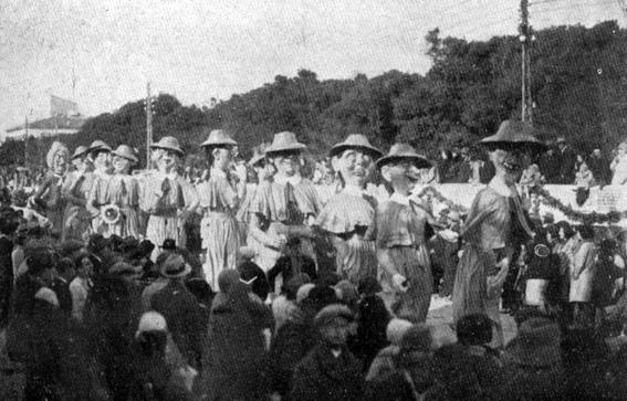 Convitto delle Grazie di Gino Martinelli - Mascherate di Gruppo - Carnevale di Viareggio 1930