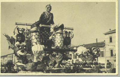 Serpente dagli occhiali di Alessandro Bertuccelli - Maschere Isolate - Carnevale di Viareggio 1932