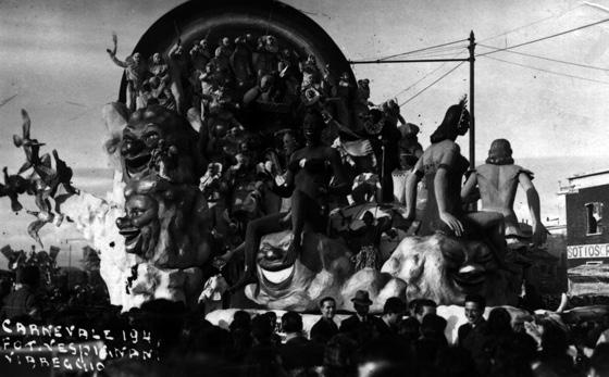 Serenità nel mondo di Alfredo e Michele Pardini, Ademaro Musetti - Carri grandi - Carnevale di Viareggio 1947