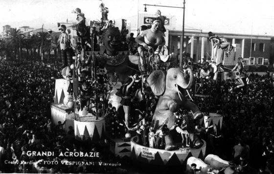 Grandi acrobazie di Alfredo e Michele Pardini - Carri grandi - Carnevale di Viareggio 1948