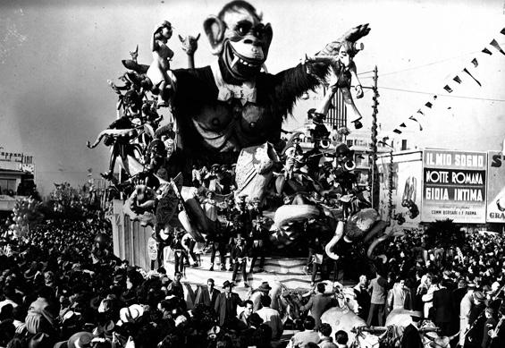 Assalto selvaggio di Sergio Barsella e Carlo Francesconi - Carri grandi - Carnevale di Viareggio 1950