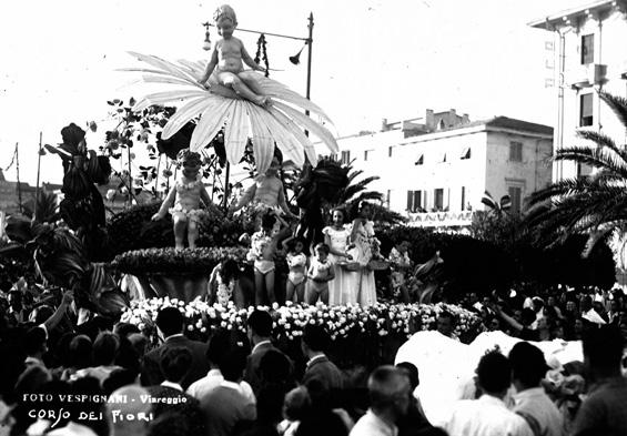 Fiori in amore di  - Carri Fioriti - Carnevale di Viareggio 1950