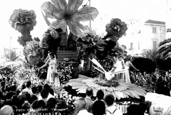 Primo idillio di  - Carri Fioriti - Carnevale di Viareggio 1950